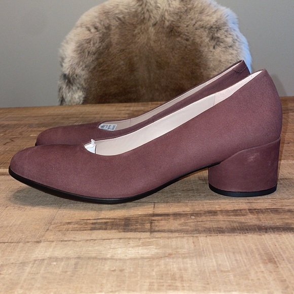 Ecco Women's Burgundy Heels - Picture 4 of 10